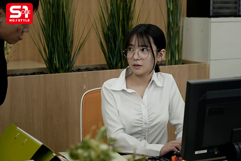 Em nhân viên mới xinh đẹp là một con điếm cuồng dâm khi say Hiyori Nozaka